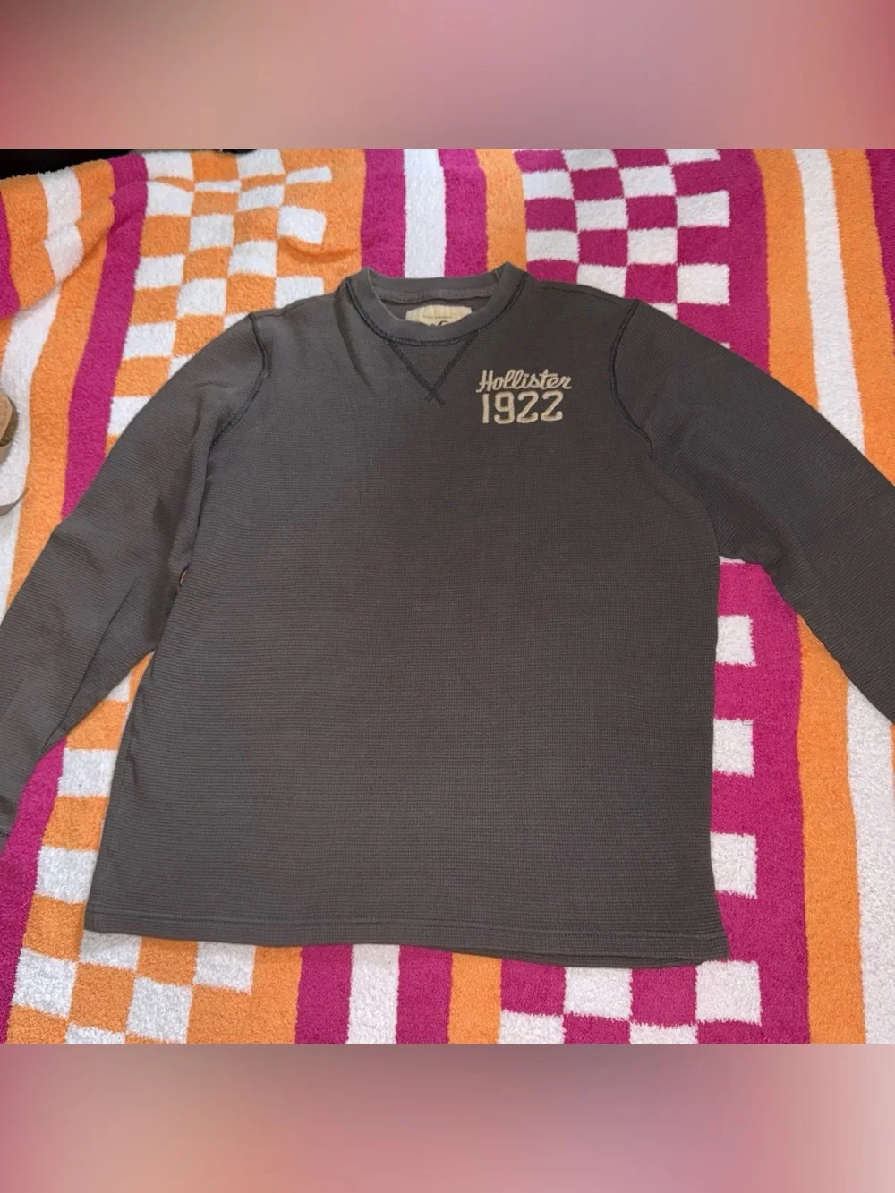 Hollister Men's Charcoal Waffle Crewneck Sweater with 1922 Script
